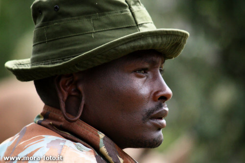 Ranger Masai fotografato inconsapevolmente