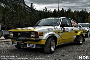 HDR di una Opel Kadett da rally.